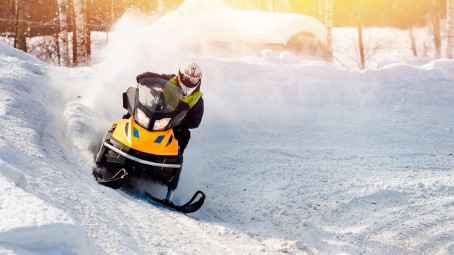 Brauciens ar sniega motociklu (60 min., 1-2 pers.)