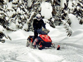 Brauciens ar sniega motociklu (30 min.)