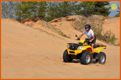 brauciens ar kvadraciklu (2 pers./30 min.) 