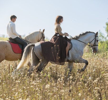 Романтическая прогулка на лошадях вдоль Даугавы (2 перс., 1ч, Катлакалнс)