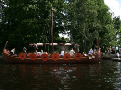 Brauciens pa Daugavu vikingu laivā (6 personām)