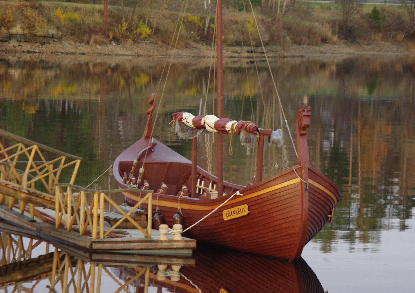 Brauciens pa Daugavu vikingu laivā (10 personām)