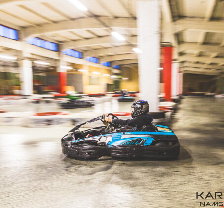 Aizraujošs brauciens ar kartingu