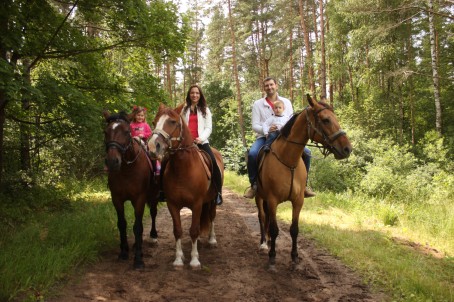 Катание на лошадях для семьи (родители + дети)