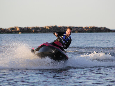 Brauciens ar ūdens motociklu Sekļa ezerā (15 min.)