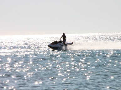 Brauciens ar ūdens motociklu Apšuciema jūrmalā (40 min.)  