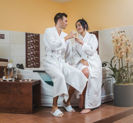 Жемчужная ванна и классический массаж в «Hotel Jūrmala SPA» (2 перс.)