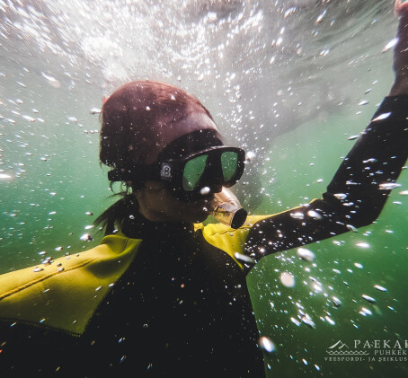 Snorkelēšana zemūdens cietuma drupās