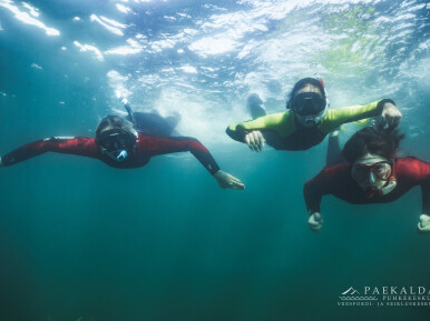 Snorkelēšana zemūdens cietuma drupās diviem