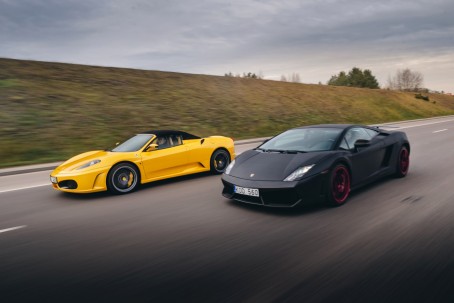 Поездка на Ferrari или Lamborghini по трассе Бикерниеки (3 круга)