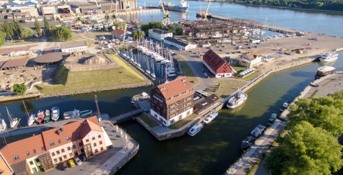 Nakšņošana diviem Klaipēdā viesnīcā