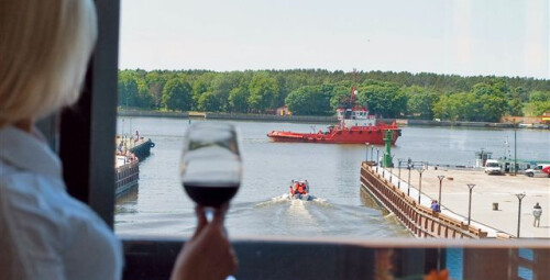 Nakšņošana diviem Klaipēdā viesnīcā