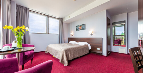 Nakšņošana diviem Klaipēdā viesnīcā