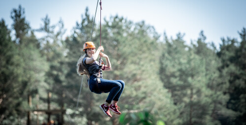 Тропа по деревьям в Парке ощущений на крутых берегах Гауи #1