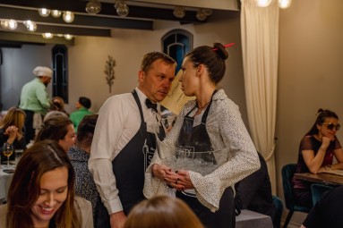 Shitty Dinner: шоу-импровизация с ужином и вином для двоих