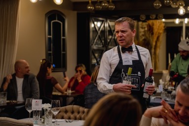 Shitty Dinner: шоу-импровизация с ужином и вином для двоих