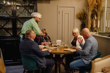 Shitty Dinner: шоу-импровизация с ужином и вином для двоих