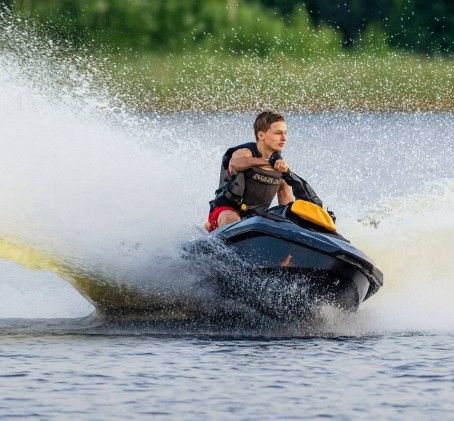 Viļņu piedzīvojums ar ūdens motociklu – 40 min., 1-2 pers.
