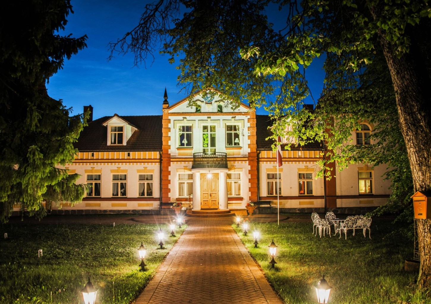 Luksusa dāvana ģimenei: vakariņas, SPA Mārcienas muižā (4 pers.)