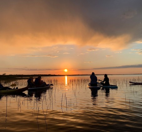 Saulrieta brauciens ar SUP dēli Burtnieku ezerā diviem (2 st.)
