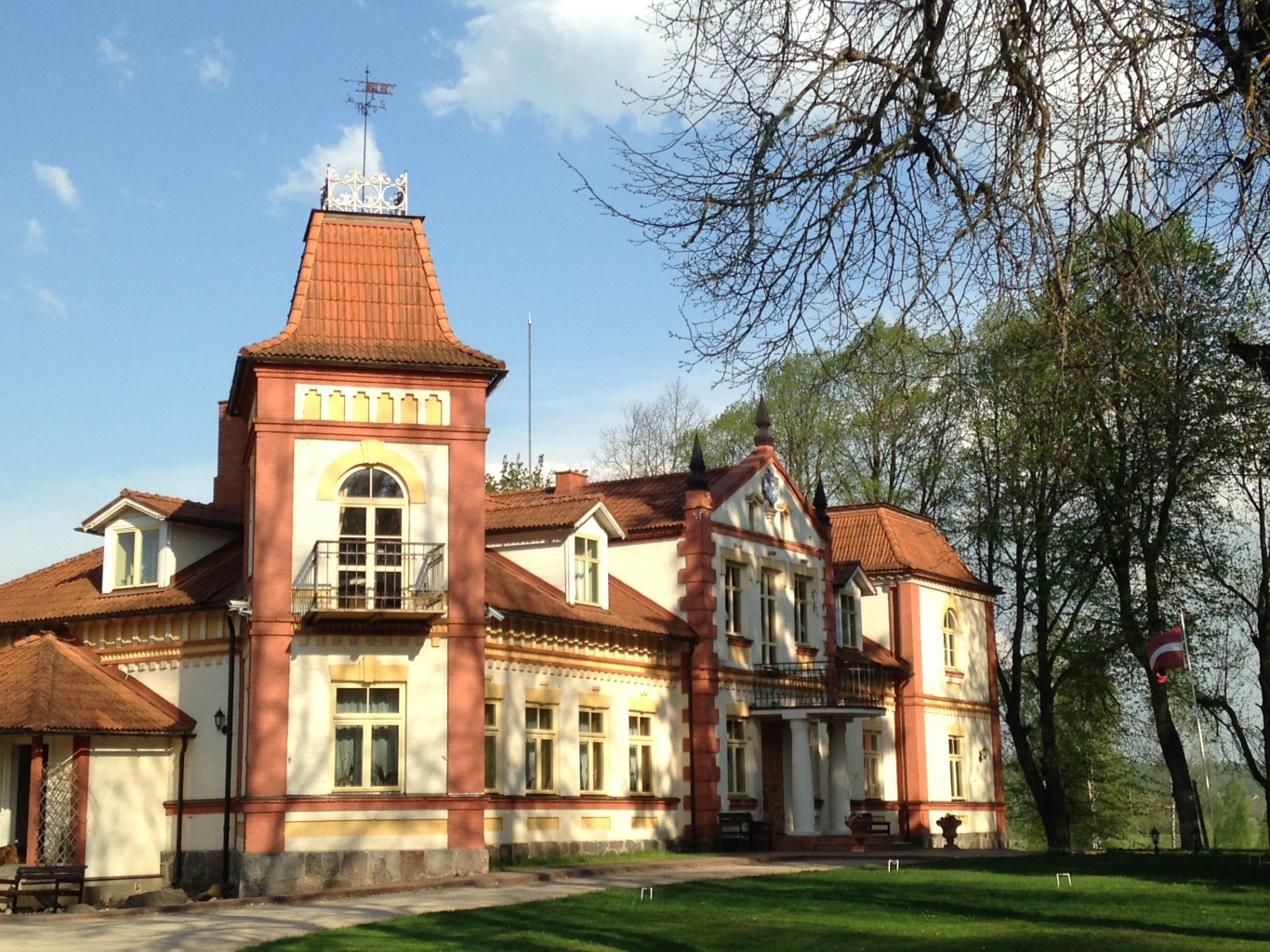 Paradīze pārim – LUX numurs, Restorāns un SPA Mārcienas muižā