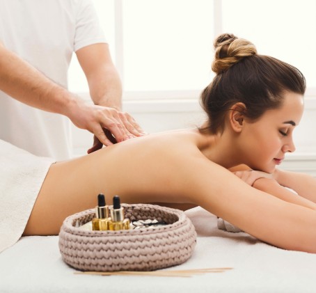 Pilna ķermeņa masāža ar ēteriskām eļļām – MYSPA Rīgā