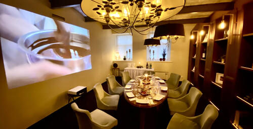 Приватный киносеанс в «Cafe Film Noir» для двоих