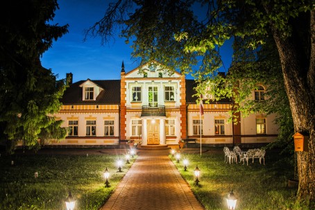 Skaista dāvana pārim Mārcienas muižā