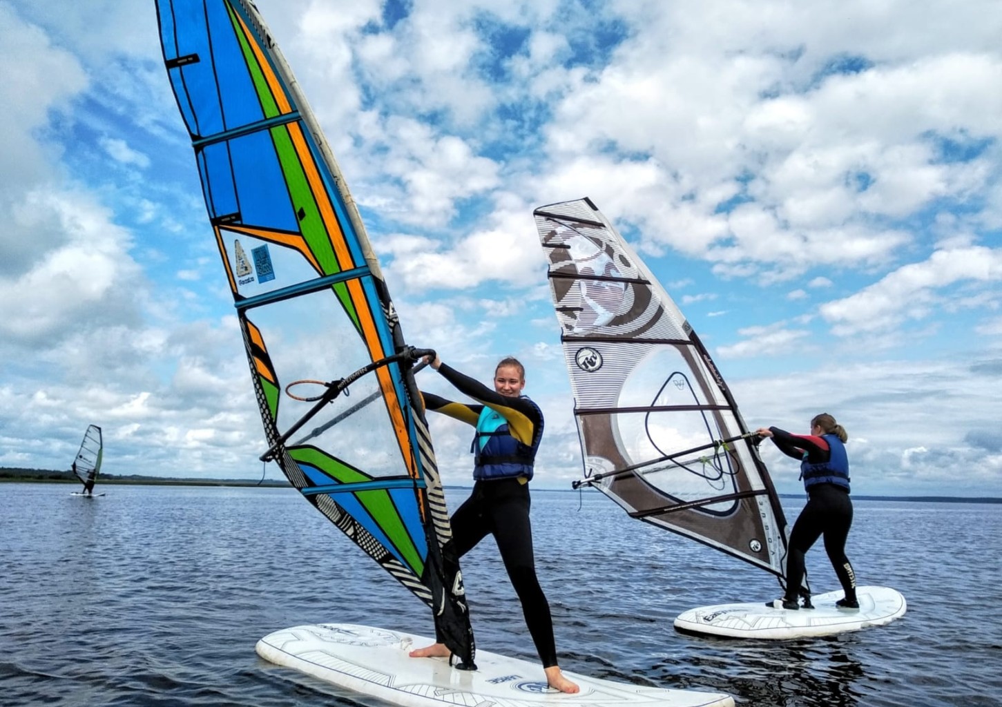 Обучение виндсерфингу на озере Буртниеку для двоих