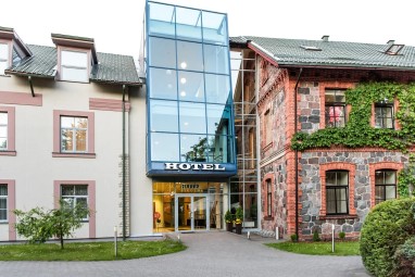 Atpūta Hotel Sigulda ar peldi sveču gaismā diviem