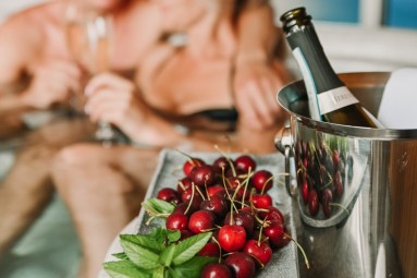 Atpūta Hotel Sigulda ar peldi sveču gaismā diviem