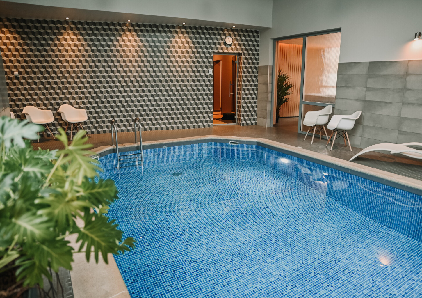 Отдых в гостинице «Sigulda» и приватное утреннее плавание для двоих