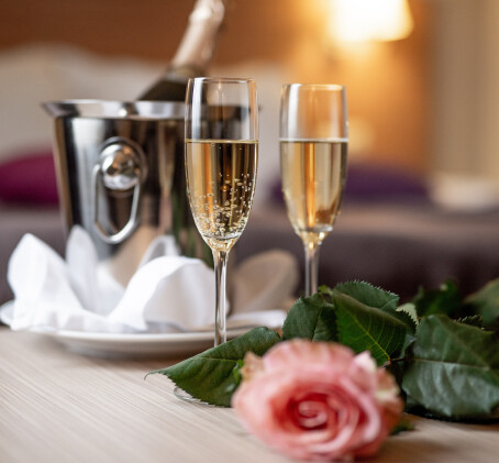 Romantiska atpūta Hotel Sigulda ar vīnu un brokastīm diviem