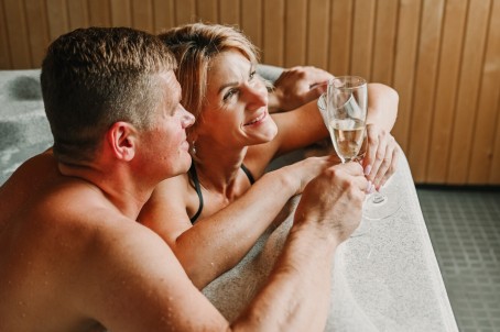 Nakšņošana Siguldā ar vakariņām un privātu vakara SPA diviem