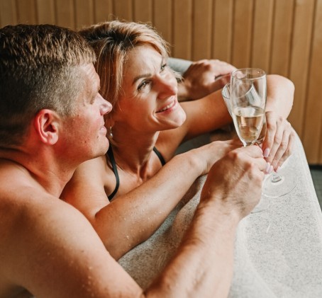 Nakšņošana Siguldā ar vakariņām un privātu SPA diviem