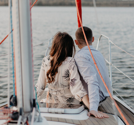 Романтическая прогулка на яхте «Freedom» для двоих (2ч)