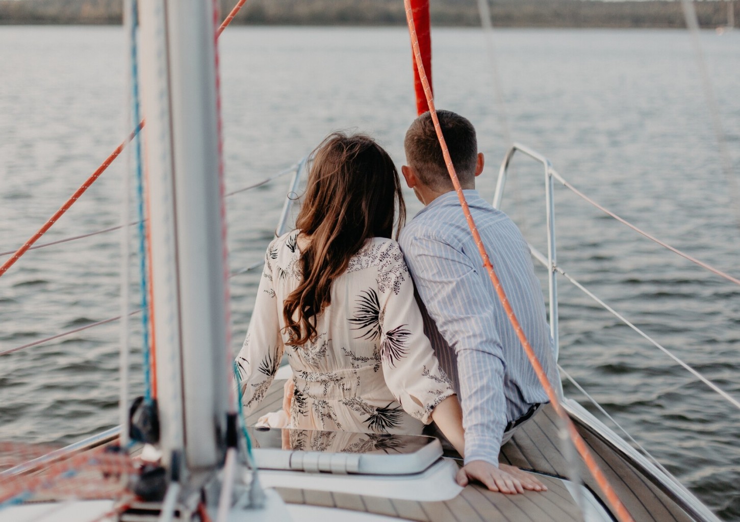 Прогулка на яхте Freedom для двоих – 2 часа романтики