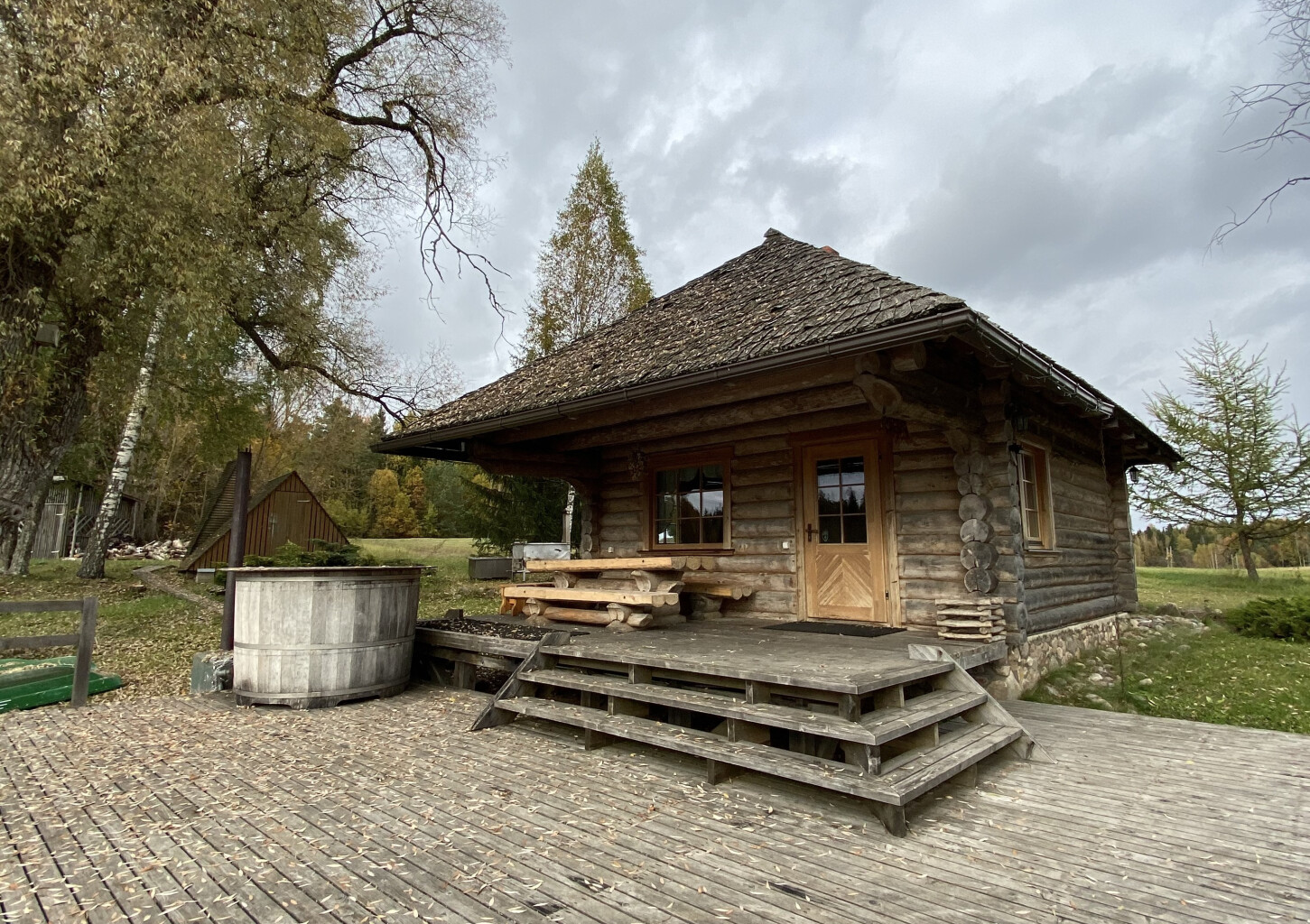 Ночь в "Mārcienas muiža" с баней и купелью на берегу озера (2 перс.)