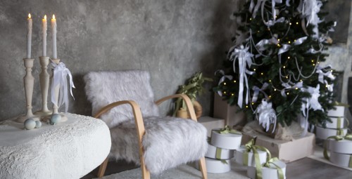 Семейная фотосессия с тематическими декорациями