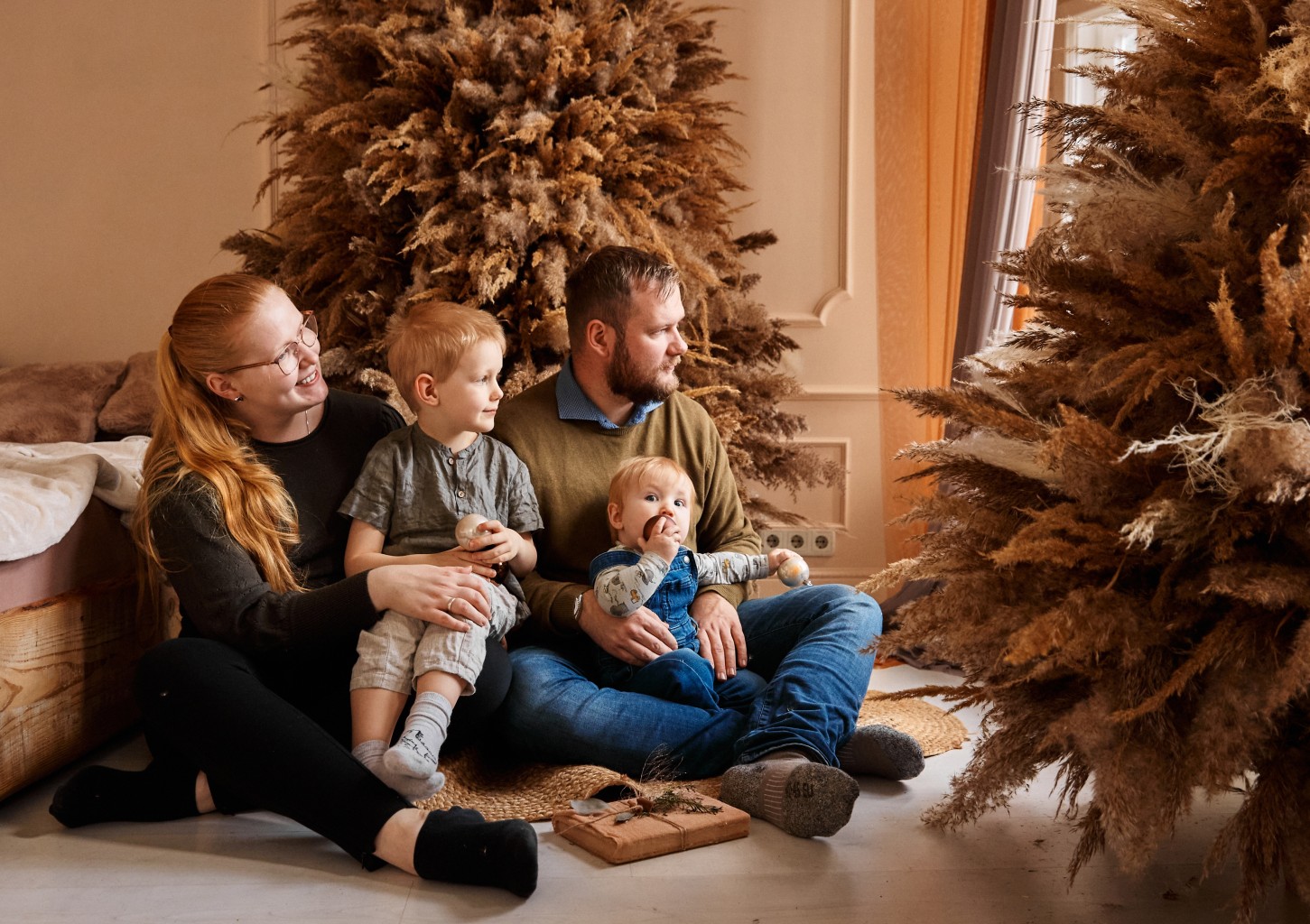 Семейная фотосессия с тематическими декорациями (1 ч.)