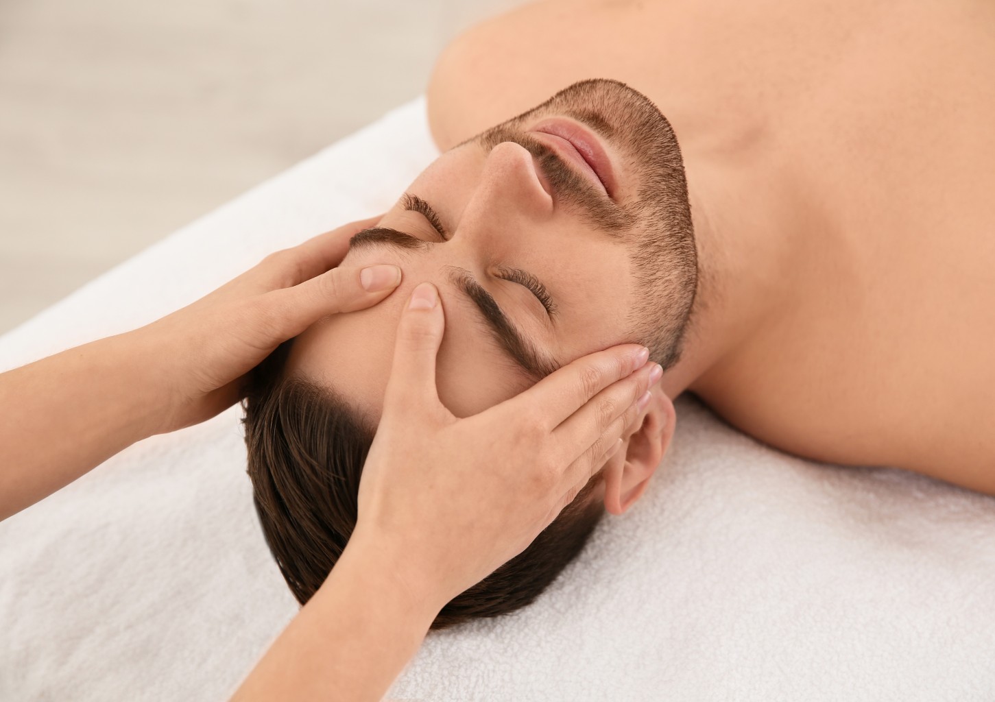 Kombinētā + ultraskaņas sejas tīrīšana vīrietim