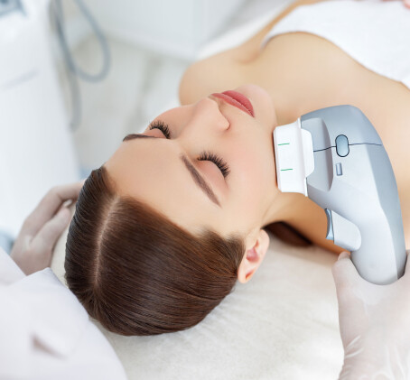 Ultraskaņas terapija sejai no ''Mona Beauty''