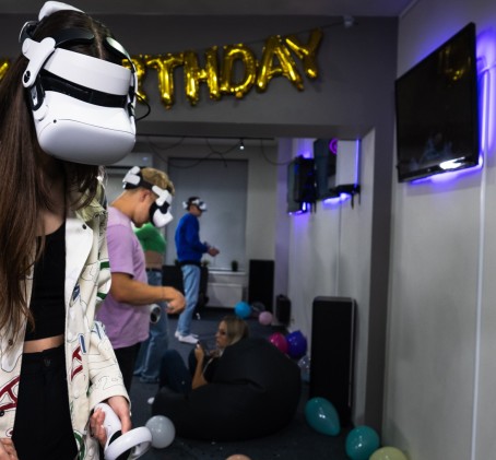 Развлечение в виртуальной реальности "VR Room" (1h)