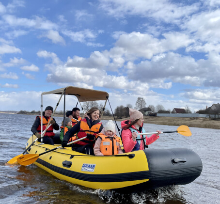 Путешествие на RAFT лодке "Daugavas lokos" (2-8 перс., 4-8 ч)