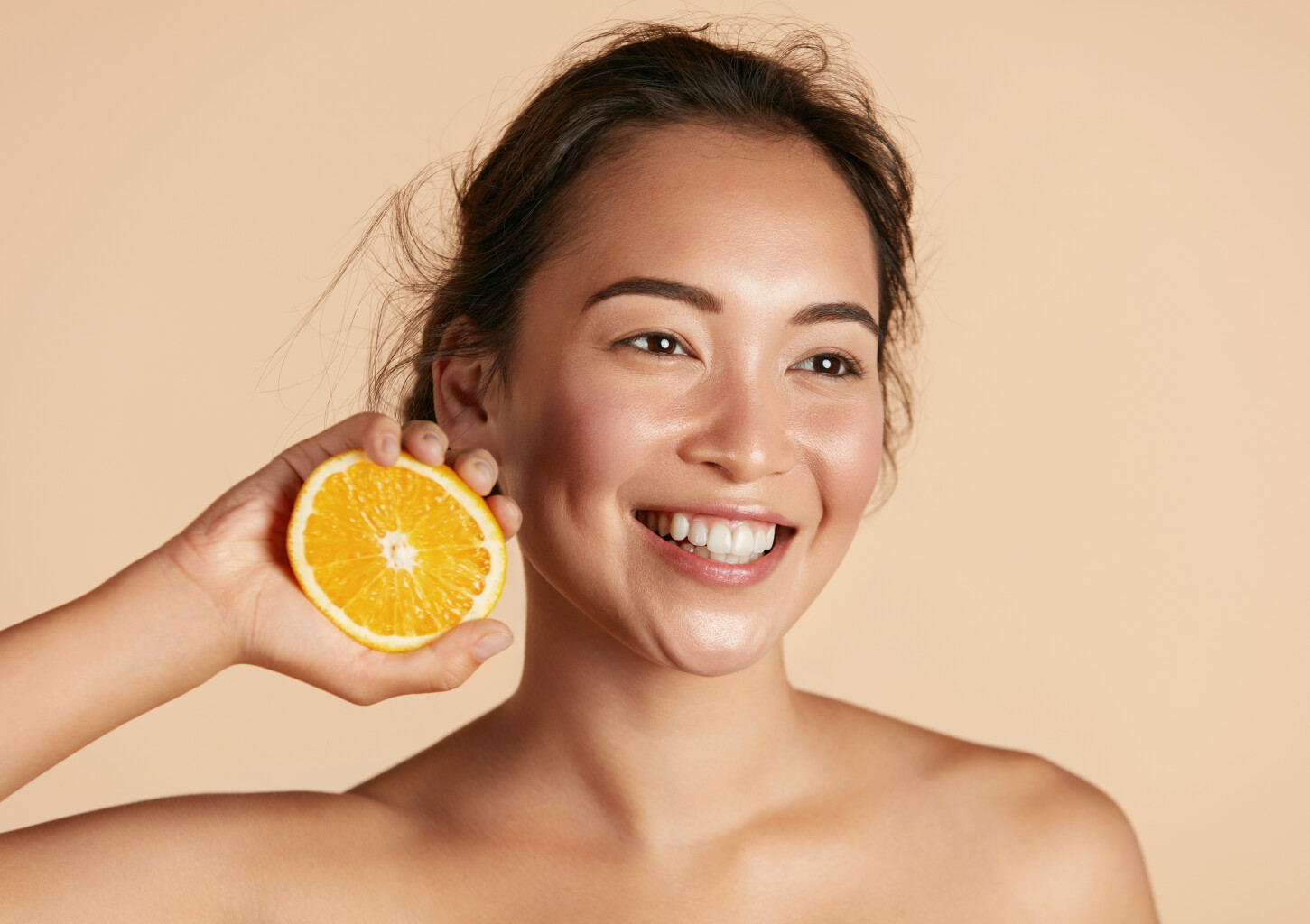 Procedūra ar C vitamīnu ādas stāvokļa uzlabošanai un atjaunošanai