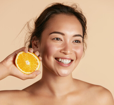 Процедура с витамином С для восстановления и омолаживания кожи лица