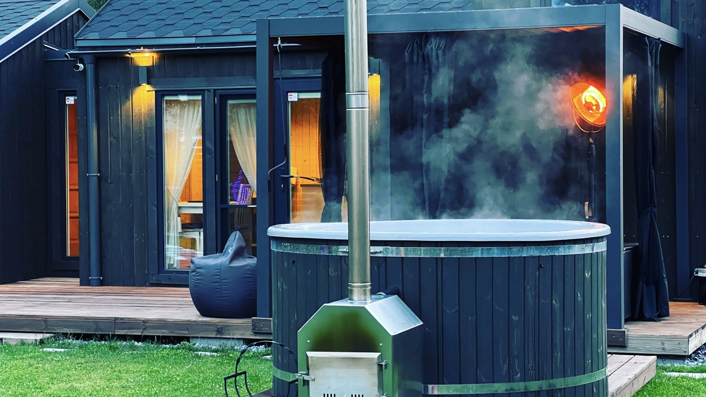 Романтический отдых на 2 ночи, купель, шампанское и сауна для двоих