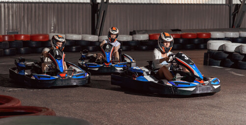 Brauciens ar lielo kartingu