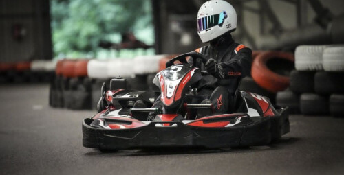 Brauciens ar lielo kartingu