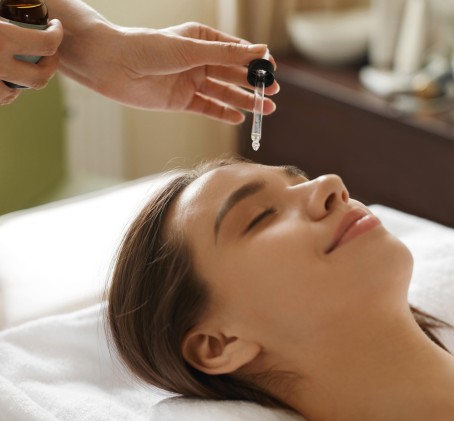 "PRO FACIAL" procedūra sejai, kaklam un dekoltē zonai